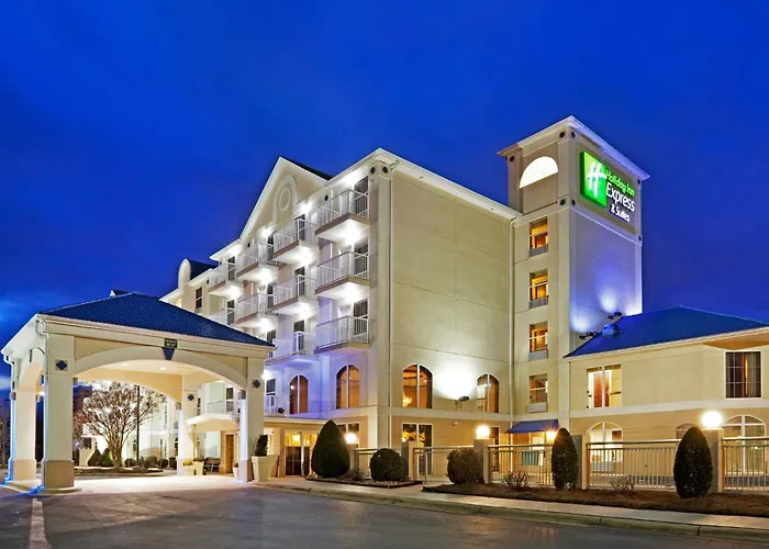 Hotels with tennis Holiday Inn Express & Suites Asheville Sw - Outlet Ctr Area By Ihg