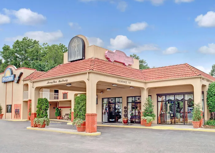 Days Inn By Wyndham Memphis At Graceland