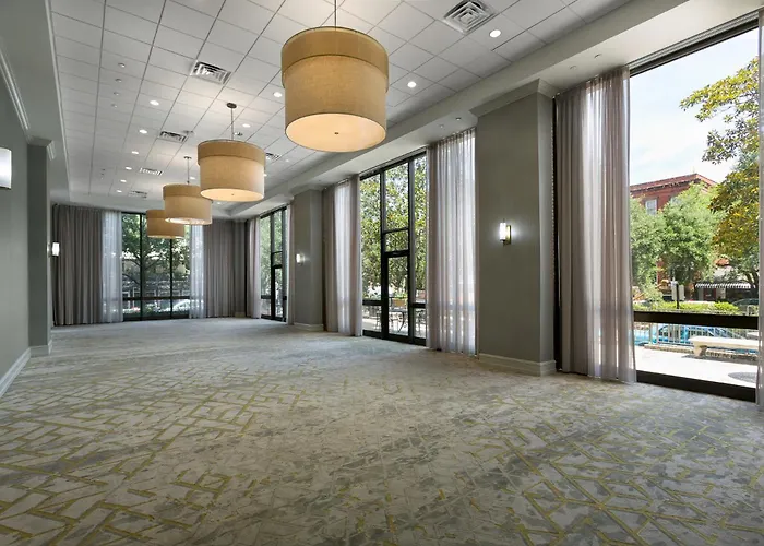 Spa Hotel: The Desoto