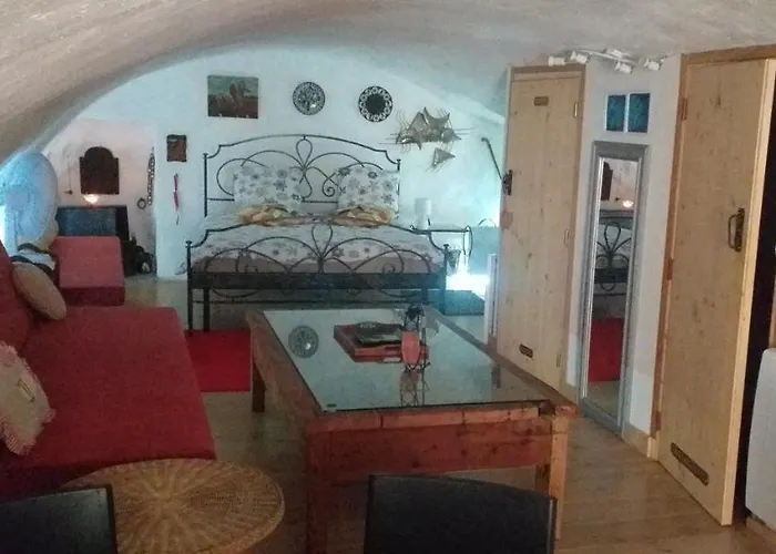 Studio atypique rue de Turin (ancienne étable de village)