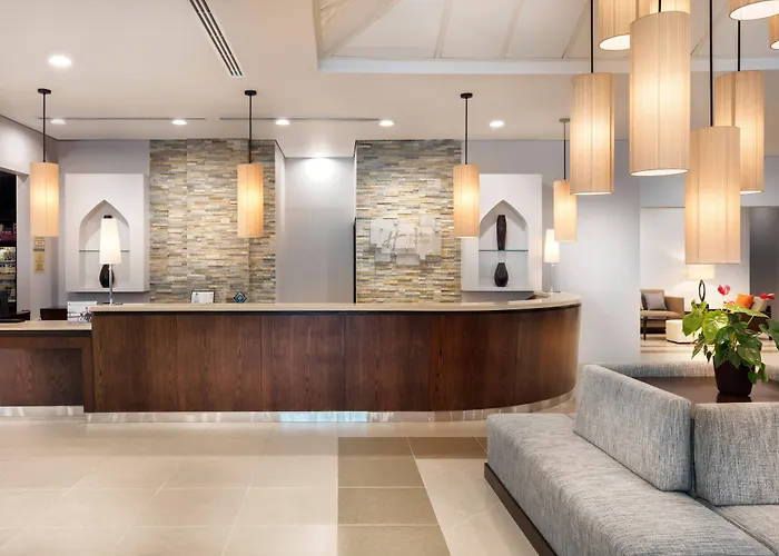 Resorts Guide Holiday Inn Express Dubai Safa Park By Ihg