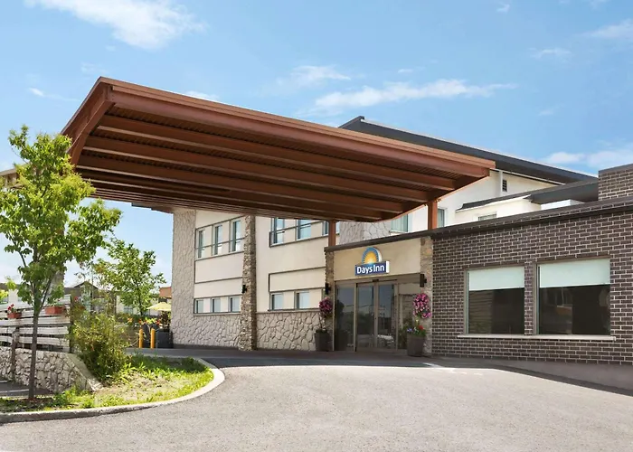 Cheap hotel: Days Inn By Wyndham Montreal East