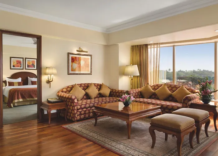 Jacuzzi hotel: Ramada Plaza By Wyndham Palm Grove