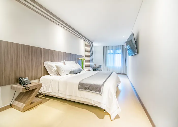 Hotel & Apartasuites Torre Poblado