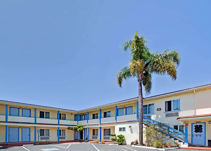 Super 8 By Wyndham Berkeley