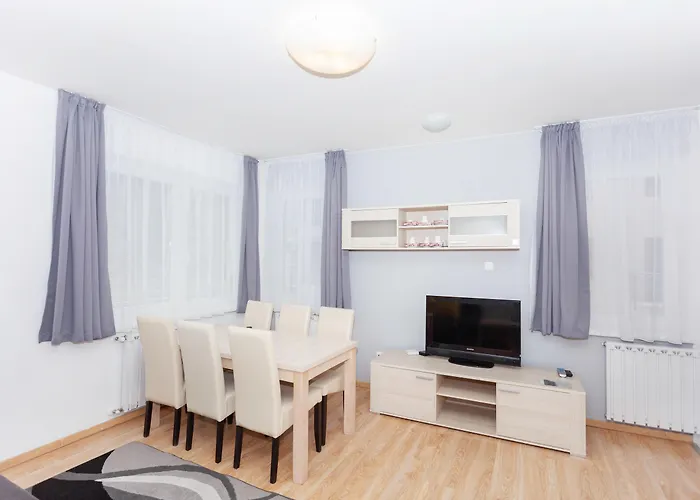 Maple Tree Budget Apartments