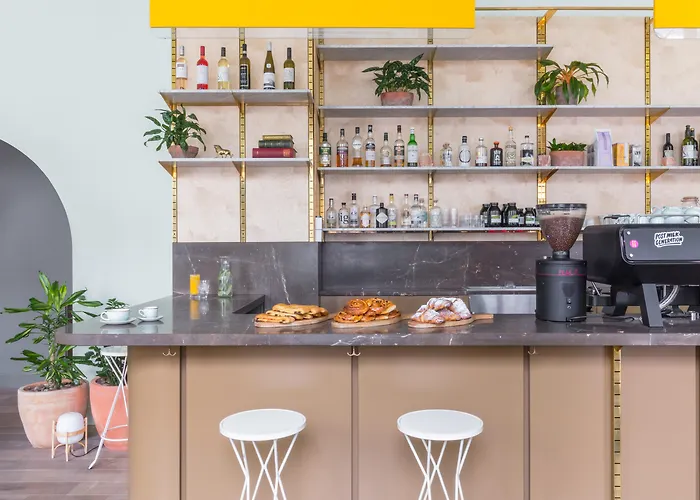 Apartment: Eden Locke