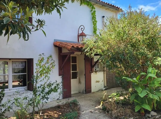 La maison rouge paisible maison de pays