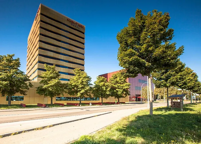 Airport Hotel Basel - Convenient & Friendly
