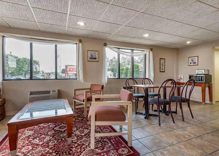 Econo Lodge Dewitt I-90