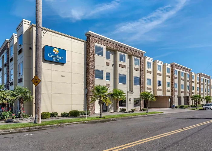 Hotels with pool Comfort Inn Portland Near I-84 And I-205