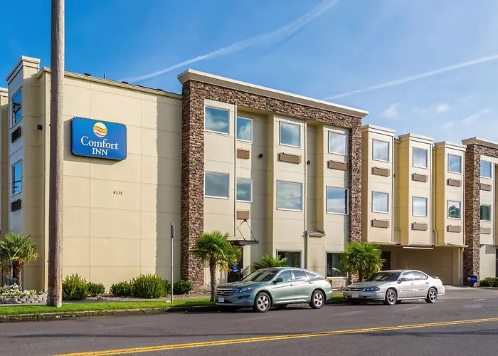 Hotels with pool Comfort Inn Portland Near I-84 And I-205