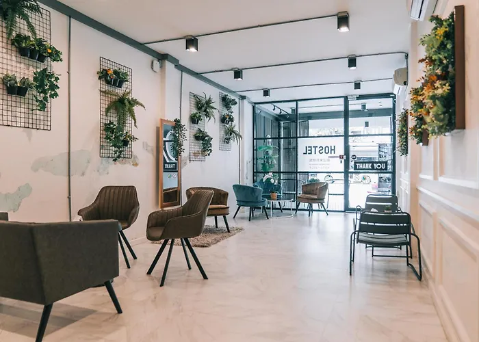 Hotel near College: Coz Ratchathewi