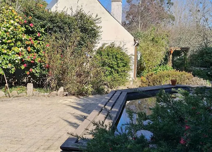 Grande Maison dans le Bourg de Nevez + jardin