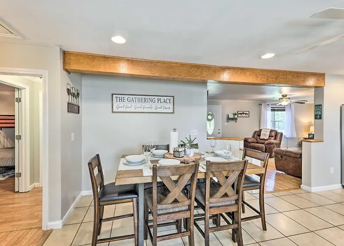 Family-Friendly Sanctuary: Bbq, Patio & Yard