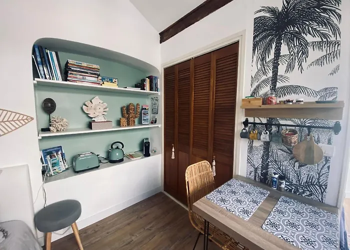 Jolie studio climatisé avec parking et proche de la mer