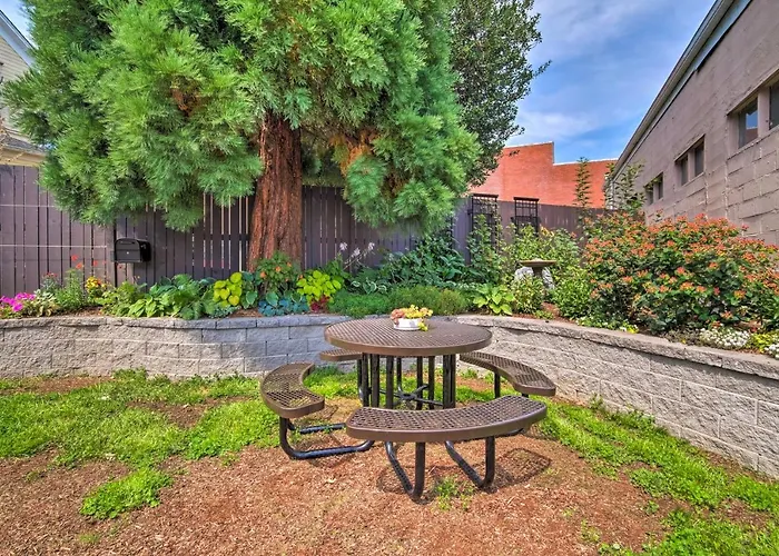 Renovated North Bend Cottage: Near Eateries!