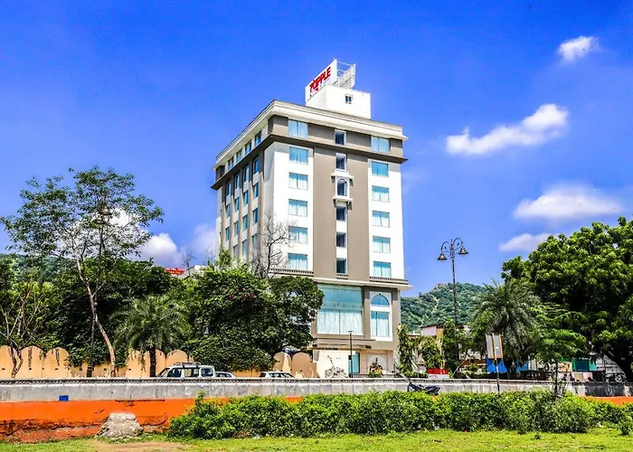 Central hotel: 7 Apple Hotel Jal Mahal, Jaipur