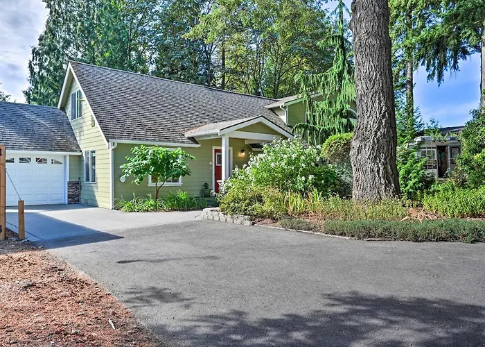 Near I-405 & 1 Mi To Dtwn! Kirkland Family Home