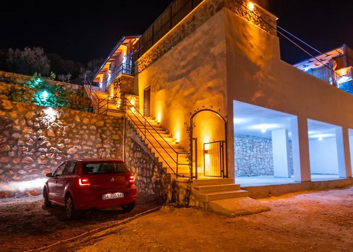 Havuzu Disaridan Goeruenmeyen Jakuzili Oezel Havuzlu Lueks Villa