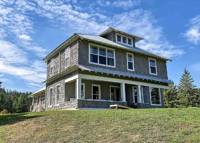 Scenic Loon Lake Adventure Retreat W/ Dock!