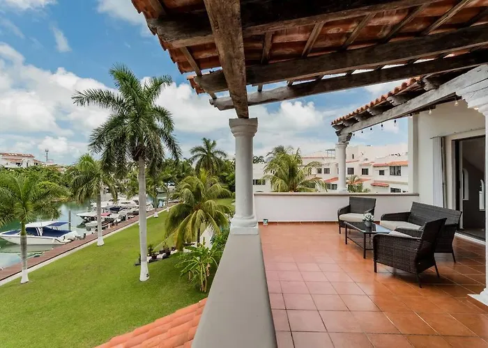 CASA REAL- Increíble villa sobre la laguna by CASA PARAISO