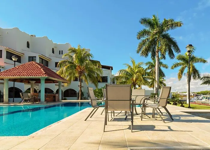 CASA REAL- Increíble villa sobre la laguna by CASA PARAISO