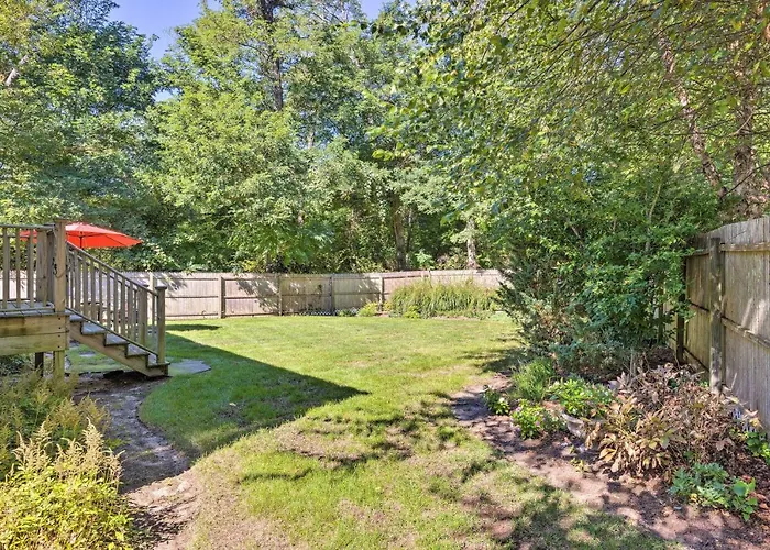 < 1 Mi To Beach: Luxury North Fork Retreat W/ Deck