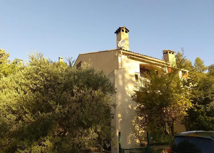 Jolie maison de village, à 2 min à pied du lac d'Esparron de Verdon