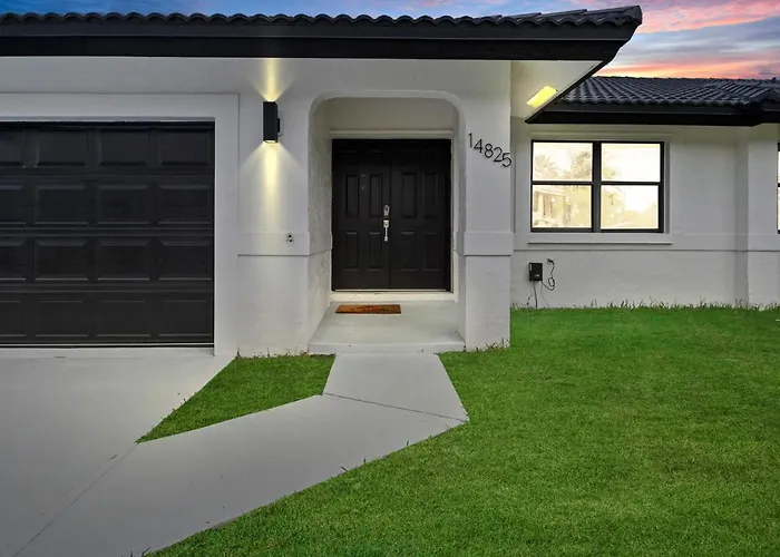 Villa Paradise Miami, Luxury Gem With Heated Pool, Game Room, Fire Pit, 3 Bed 2 Bath