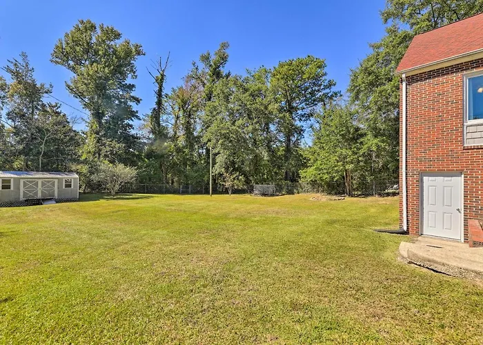 Convenient Jacksonville Home W/ Yard & Patio!