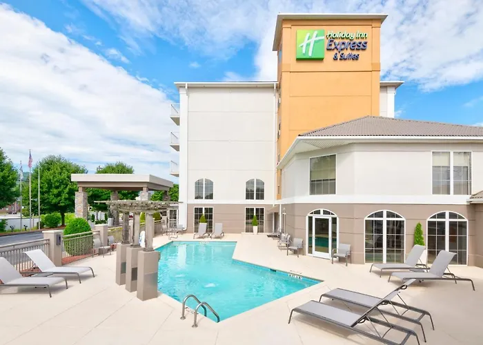 Hotels with tennis Holiday Inn Express & Suites Asheville Sw - Outlet Ctr Area By Ihg
