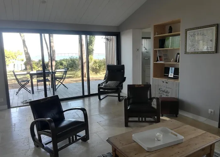 Villa Ile de Re avec acces mer du jardin