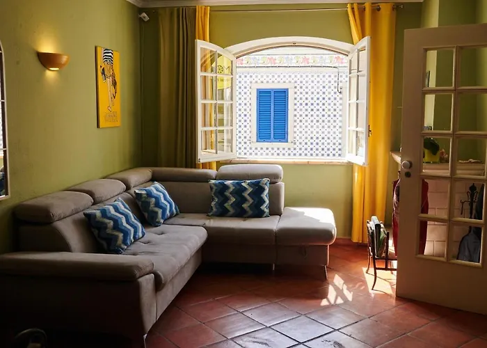 Ljmonade Hostel