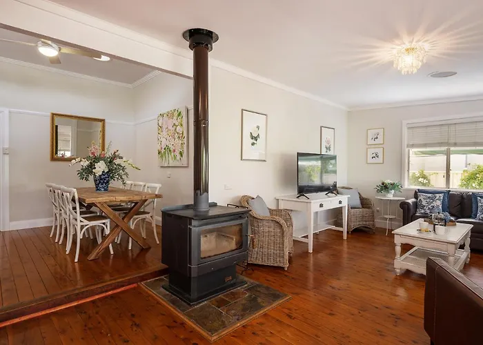 Flora Cottage