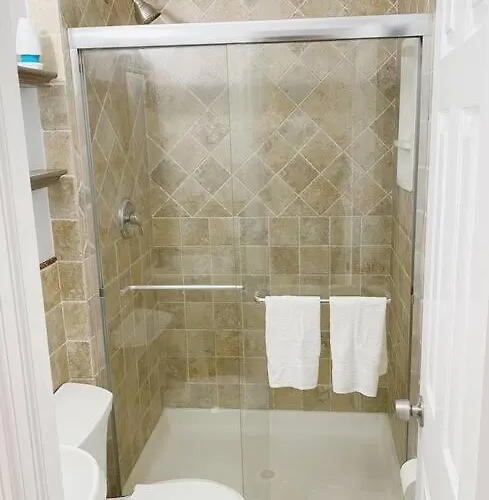 Private Apt King Suite, L.I, Ny-Hamptons To Nyc