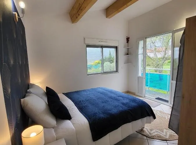 Nid douillet - LES FARGETTES - superbe vue - charmante petite maison avec jardin - 2 pièces à Privas