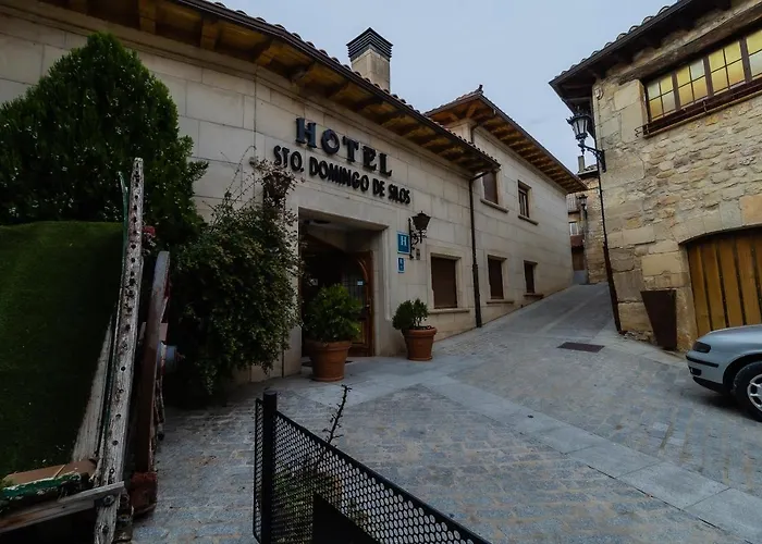 Hotel con piscina: Hotel Santo Domingo de Silos