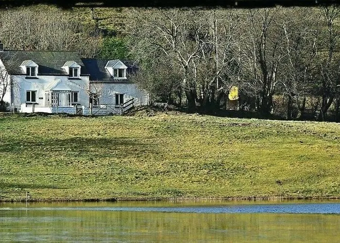Lake View Romantic Retreat
