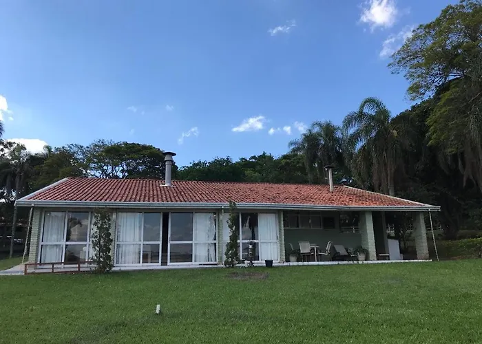 Casa de campo inteira de frente pra Represa Avaré