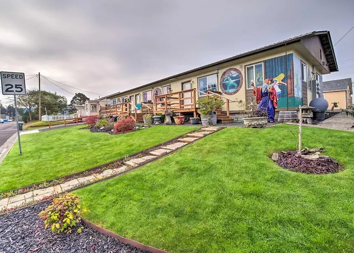 Winchester Bay Apt Near Dunes & State Parks!