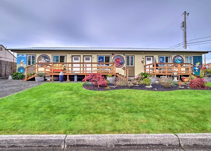 Winchester Bay Apt Near Dunes & State Parks!