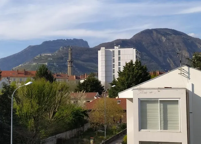 chambre individuelle très confortable avec verrou