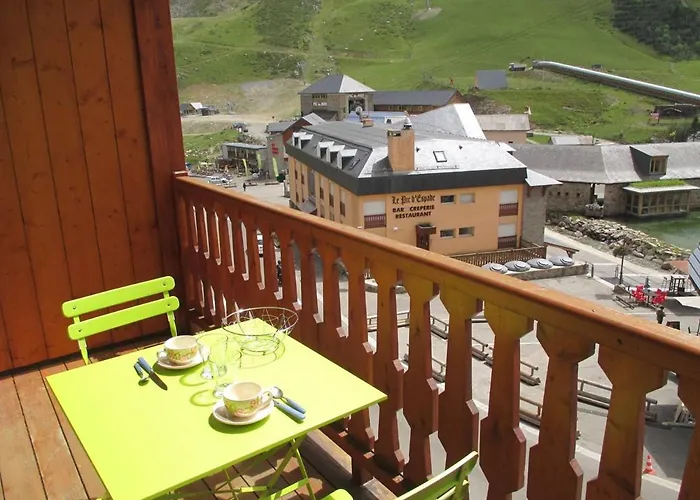 Appartement pour 8, 2 chambres, centre station, 3ème étage, sécurisé, casier à ski - FR-1-404-74