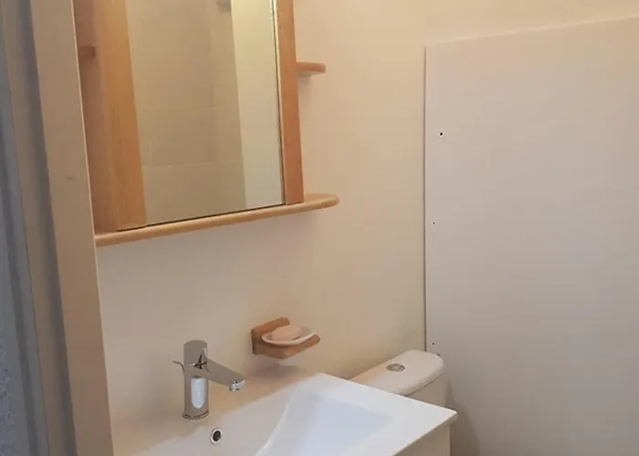 Studio Renove Pour 3 Au Centre De Montgenevre Avec Parking - Fr-1-266-166