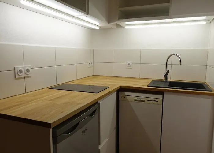 Charmant appart rénové 4 pers, balcon sud, plein centre, proche ski et piscine! - FR-1-342-187