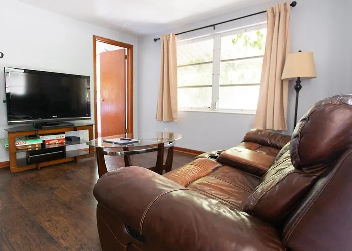 Cozy 1 Bedroom Unit - 4 Blocks From Jax Beach Pier!