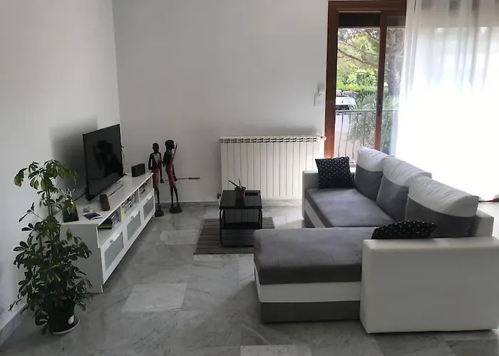 Haut de maison entièrement rénové avec garage