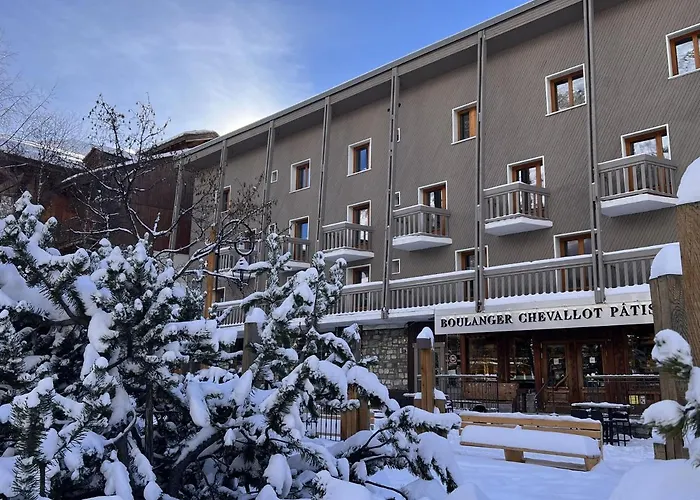 3 star hotels Everest