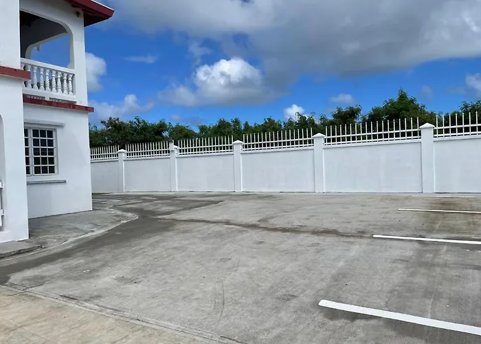 Luxurious One And Two Bedroom Villa